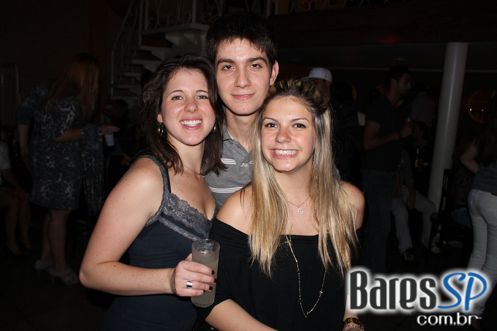 Sertanejo na noite de sábado do Santa Olívia Sertanejo na noite de sábado do Santa Olívia