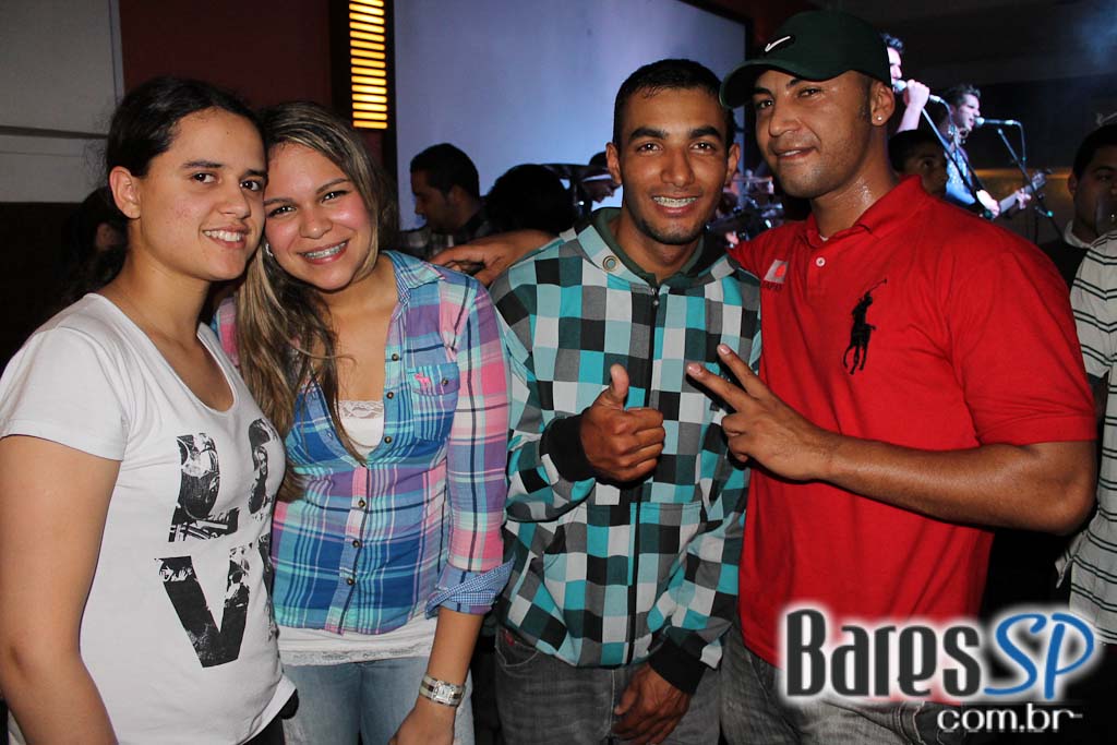 Sertanejo na noite de sábado do Santa Olívia Sertanejo na noite de sábado do Santa Olívia