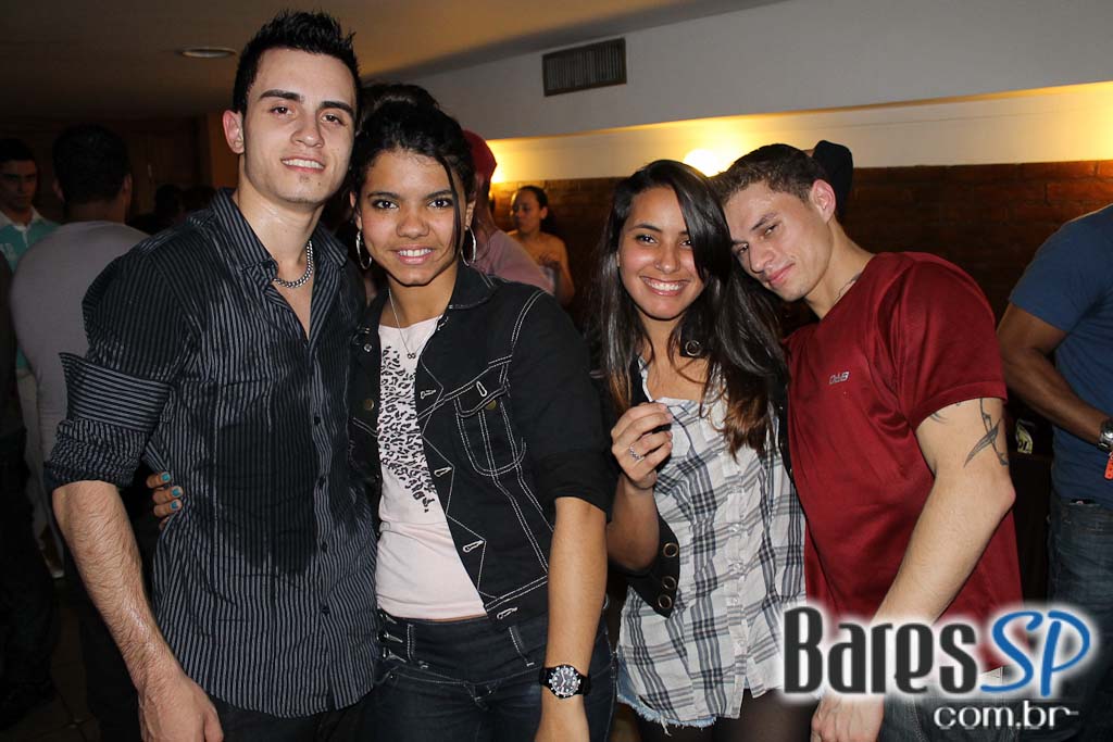 Sertanejo na noite de sábado do Santa Olívia Sertanejo na noite de sábado do Santa Olívia