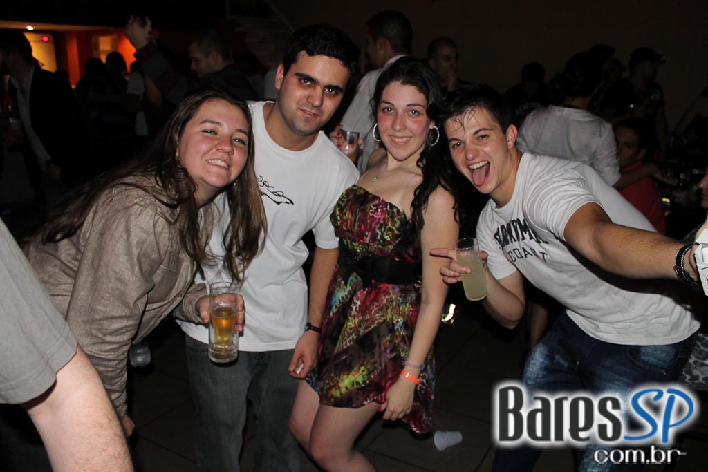 Sertanejo na noite de sábado do Santa Olívia Sertanejo na noite de sábado do Santa Olívia