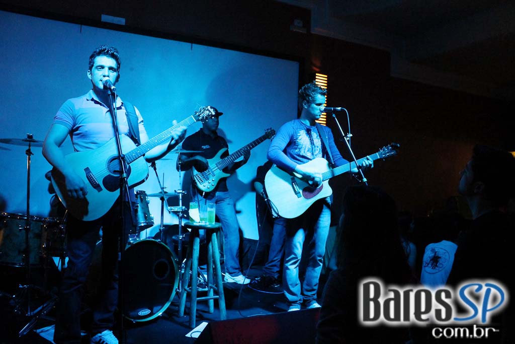 Sertanejo na noite de sábado do Santa Olívia Sertanejo na noite de sábado do Santa Olívia