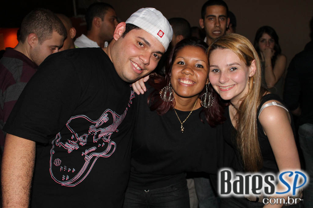 Sertanejo na noite de sábado do Santa Olívia Sertanejo na noite de sábado do Santa Olívia