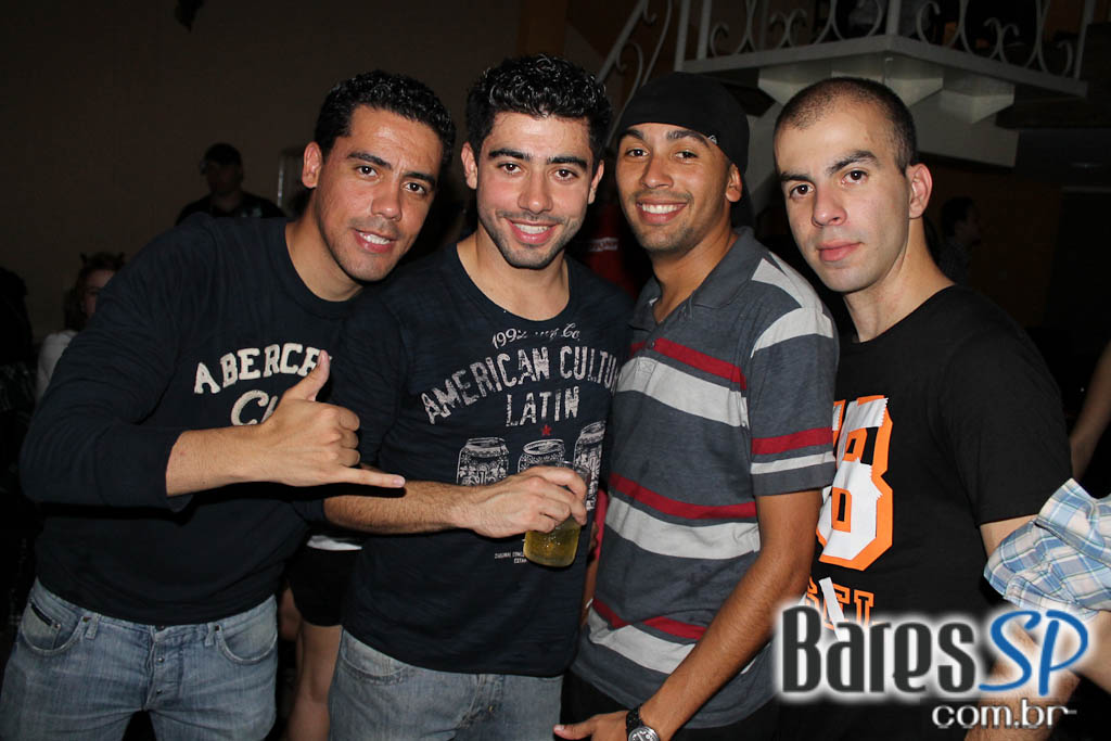 Sertanejo na noite de sábado do Santa Olívia Sertanejo na noite de sábado do Santa Olívia