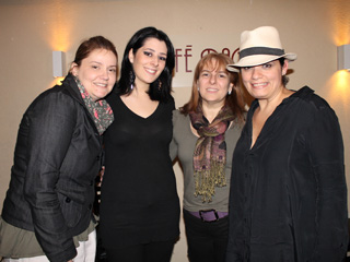 Cantor Claudio Lins apresentou seus sucessos no Café Paon 