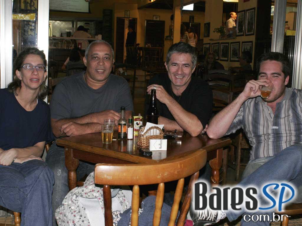 Bar do Sacha teve domingo animado Bar do Sacha teve domingo animado