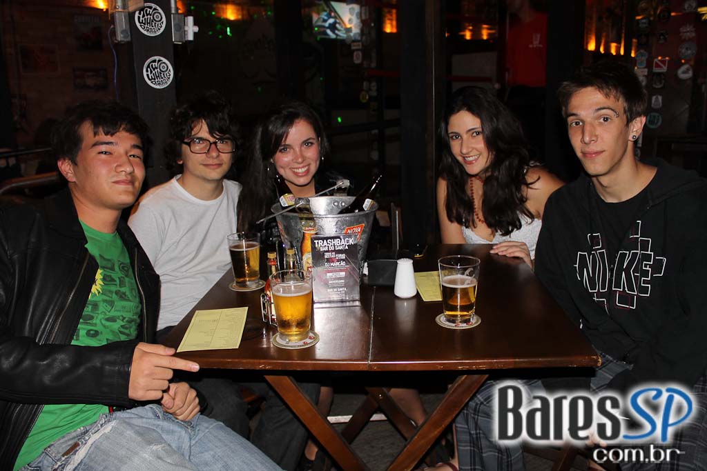 Muita animação na sexta-feira do Bar do Santa Muita animação na sexta-feira do Bar do Santa