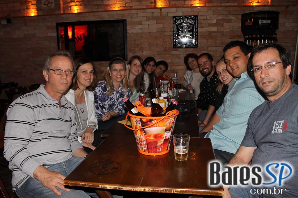 Muita animação na sexta-feira do Bar do Santa Muita animação na sexta-feira do Bar do Santa