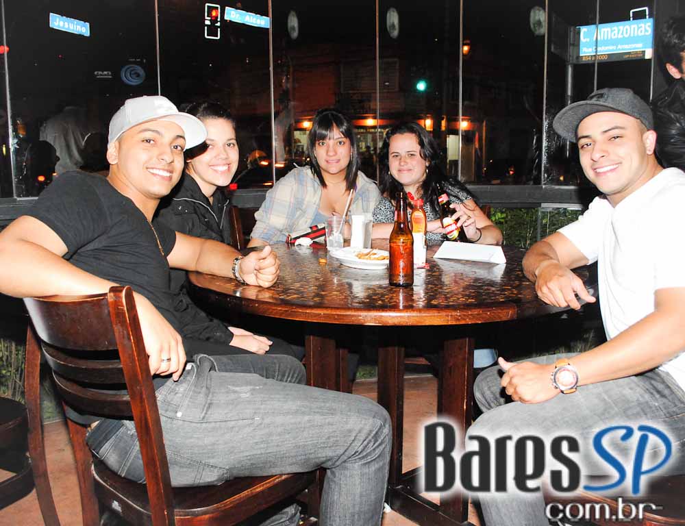 Cardozo Bar teve festa Micareta Sertaneja com a dupla Roger e Eduardo e o grupo SB5 Cardozo Bar teve festa Micareta Sertaneja com a dupla Roger e Eduardo e o grupo SB5