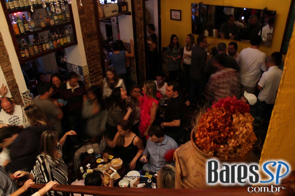 Ito Moreno se apresentou no Barnaldo Lucrécia Ito Moreno se apresentou no Barnaldo Lucrécia