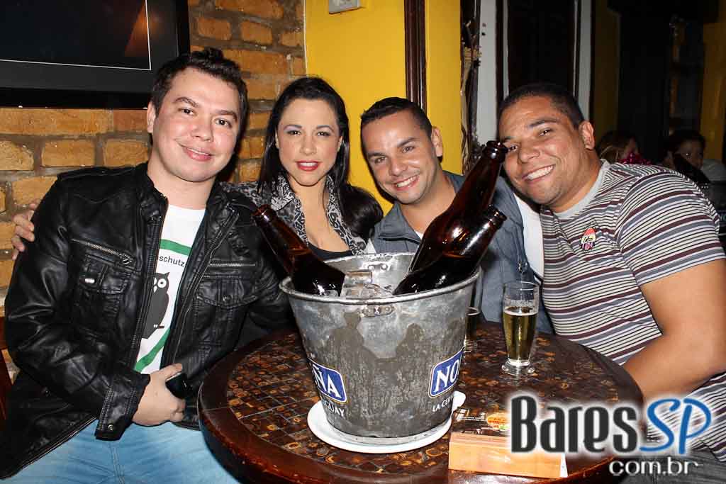 Ito Moreno se apresentou no Barnaldo Lucrécia Ito Moreno se apresentou no Barnaldo Lucrécia