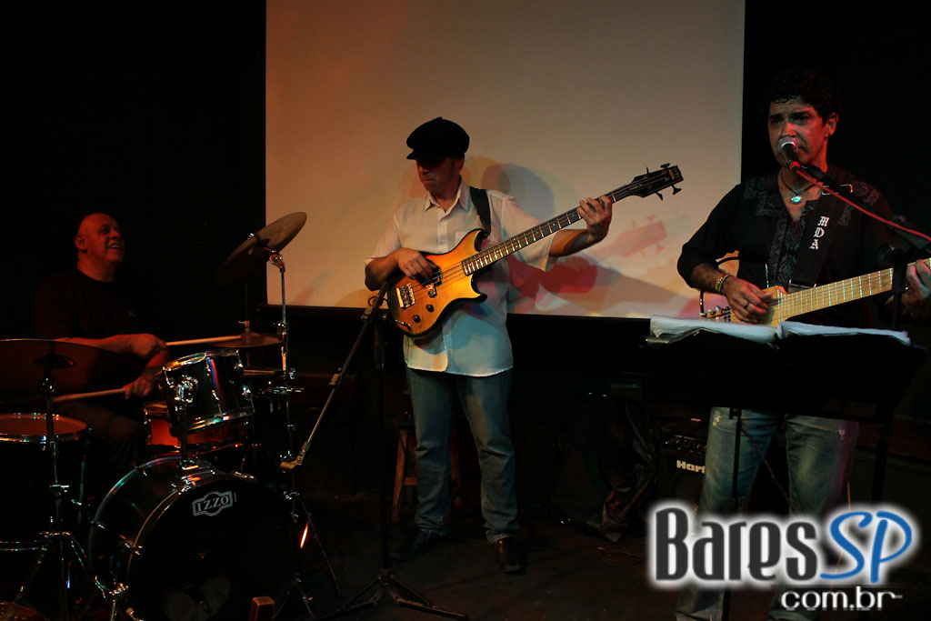 Ito Moreno se apresentou no Barnaldo Lucrécia Ito Moreno se apresentou no Barnaldo Lucrécia