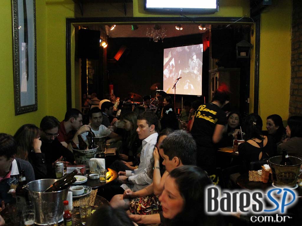 Ito Moreno se apresentou no Barnaldo Lucrécia Ito Moreno se apresentou no Barnaldo Lucrécia