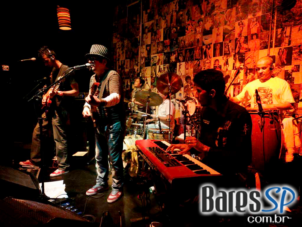 Grupo Farufyno apresentou muito samba-rock no bar & danceteria Diquinta Grupo Farufyno apresentou muito samba-rock no bar & danceteria Diquinta