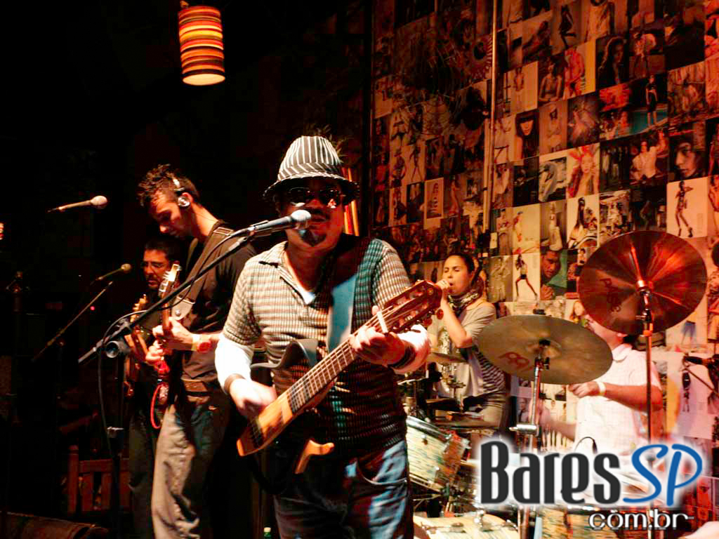 Grupo Farufyno apresentou muito samba-rock no bar & danceteria Diquinta Grupo Farufyno apresentou muito samba-rock no bar & danceteria Diquinta