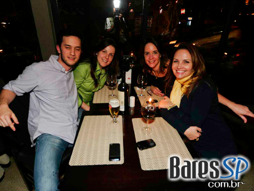 The Orleans recebeu a animada apresentação do grupo Kings de la Noche The Orleans recebeu a animada apresentação do grupo Kings de la Noche