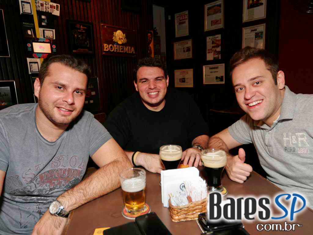 Banda de Pop Rock animou o Aldeia da Vila no sábado Banda de Pop Rock animou o Aldeia da Vila no sábado