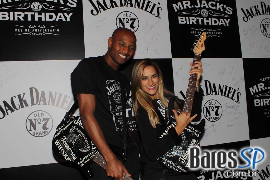 Aniversário de Mr. Jack com show da banda Tokyo Police Club Aniversário de Mr. Jack com show da banda Tokyo Police Club