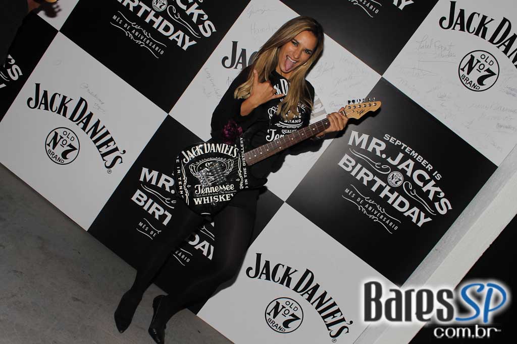 Aniversário de Mr. Jack com show da banda Tokyo Police Club Aniversário de Mr. Jack com show da banda Tokyo Police Club