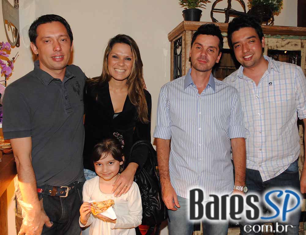 Villa Roma Pizzaria abriu portas e trouxe a Zona Leste uma pizza diferente Villa Roma Pizzaria abriu portas e trouxe a Zona Leste uma pizza diferente