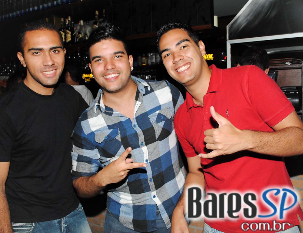 Bar BarO recebeu bandas Bubbles e Monk, na noite de sábado Bar BarO recebeu bandas Bubbles e Monk, na noite de sábado