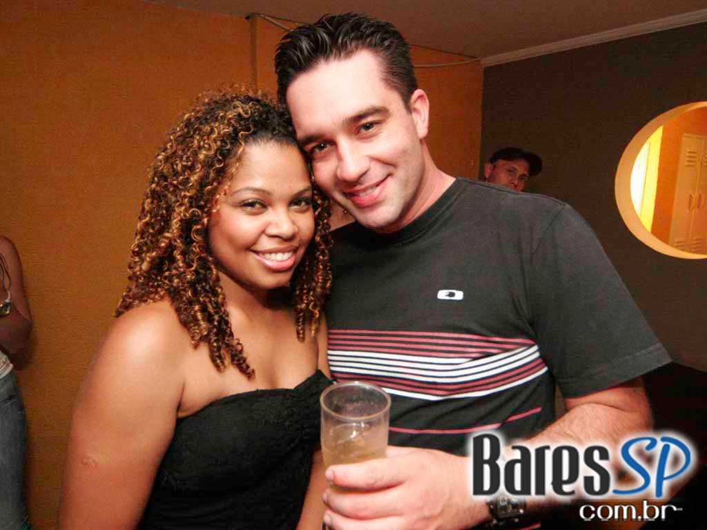 Sertanejo na noite de sábado do Santa Olívia Sertanejo na noite de sábado do Santa Olívia