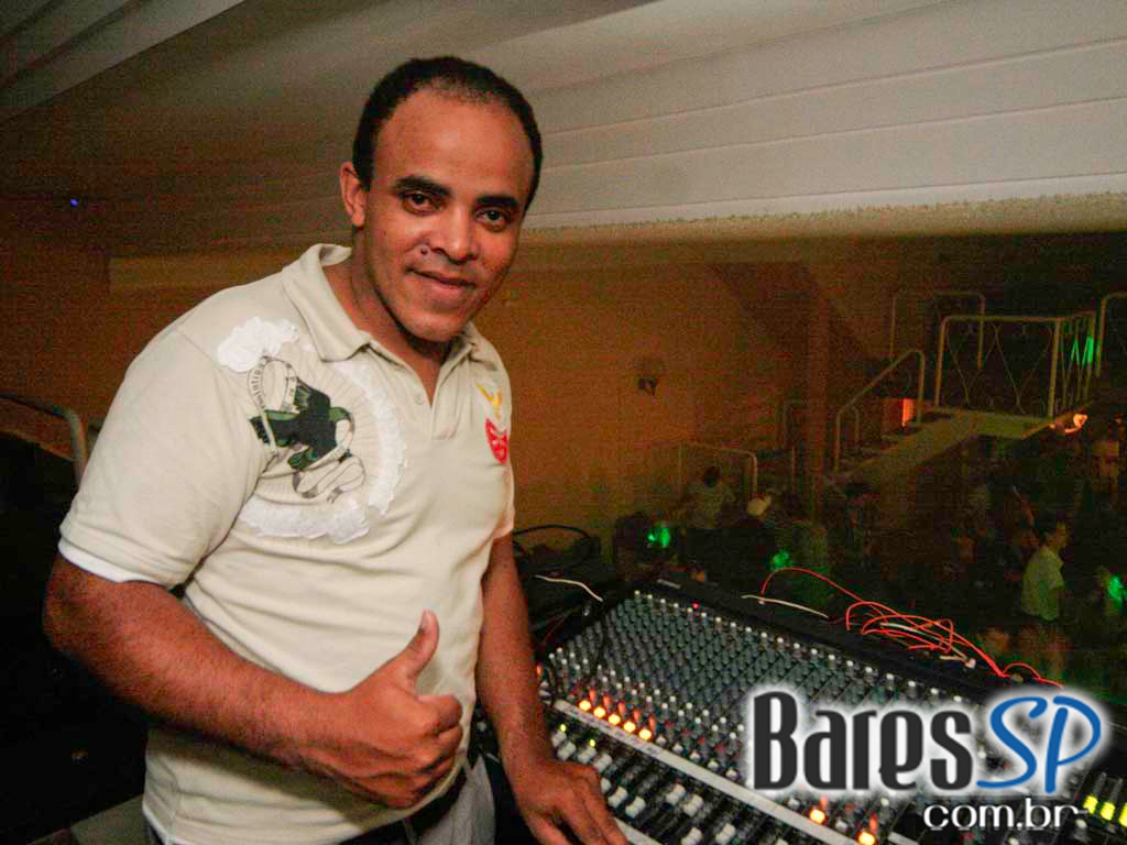 Sertanejo na noite de sábado do Santa Olívia Sertanejo na noite de sábado do Santa Olívia