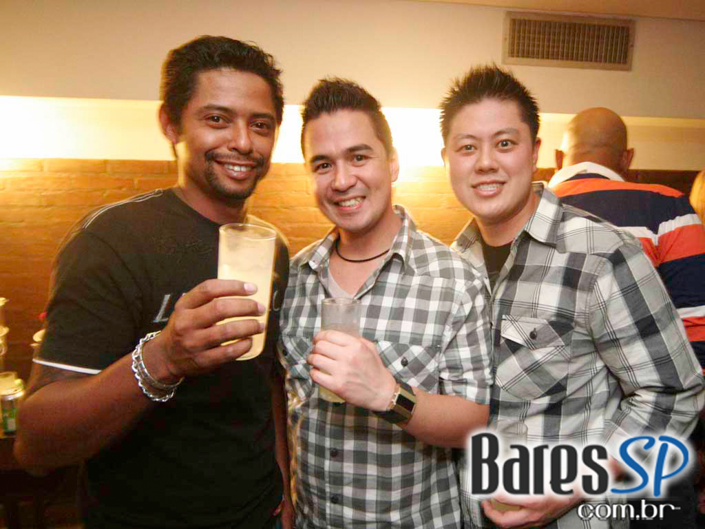 Sertanejo na noite de sábado do Santa Olívia Sertanejo na noite de sábado do Santa Olívia