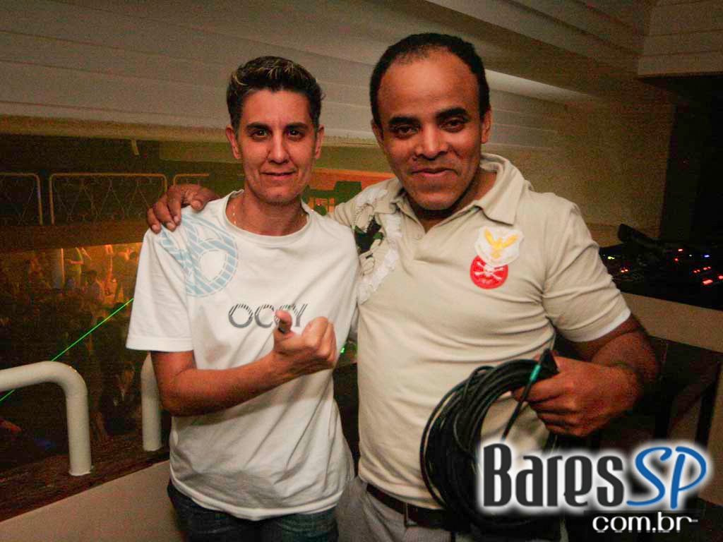 Sertanejo na noite de sábado do Santa Olívia Sertanejo na noite de sábado do Santa Olívia