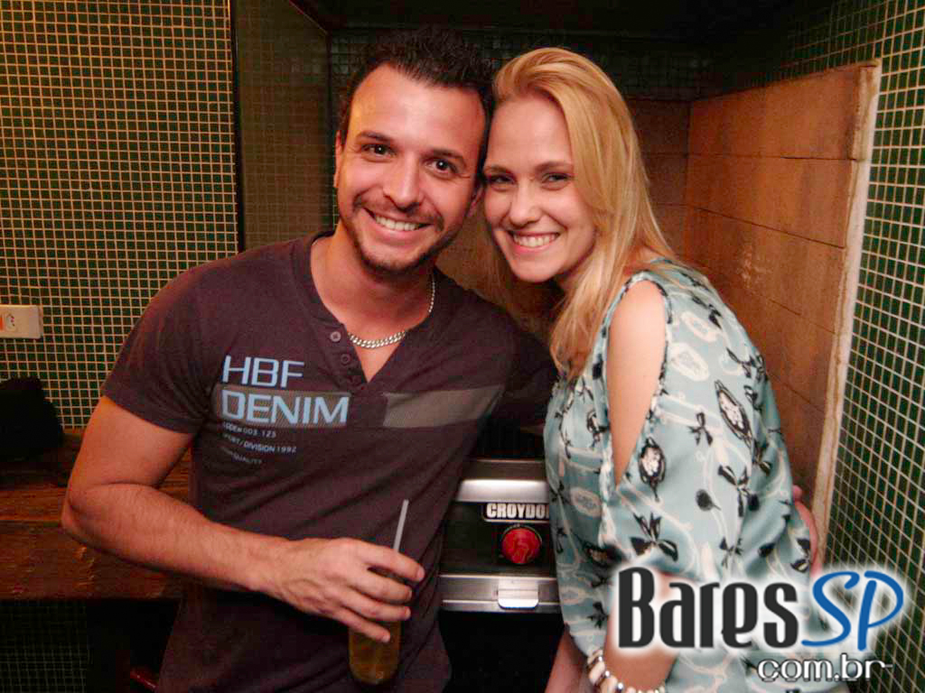 Sertanejo na noite de sábado do Santa Olívia Sertanejo na noite de sábado do Santa Olívia