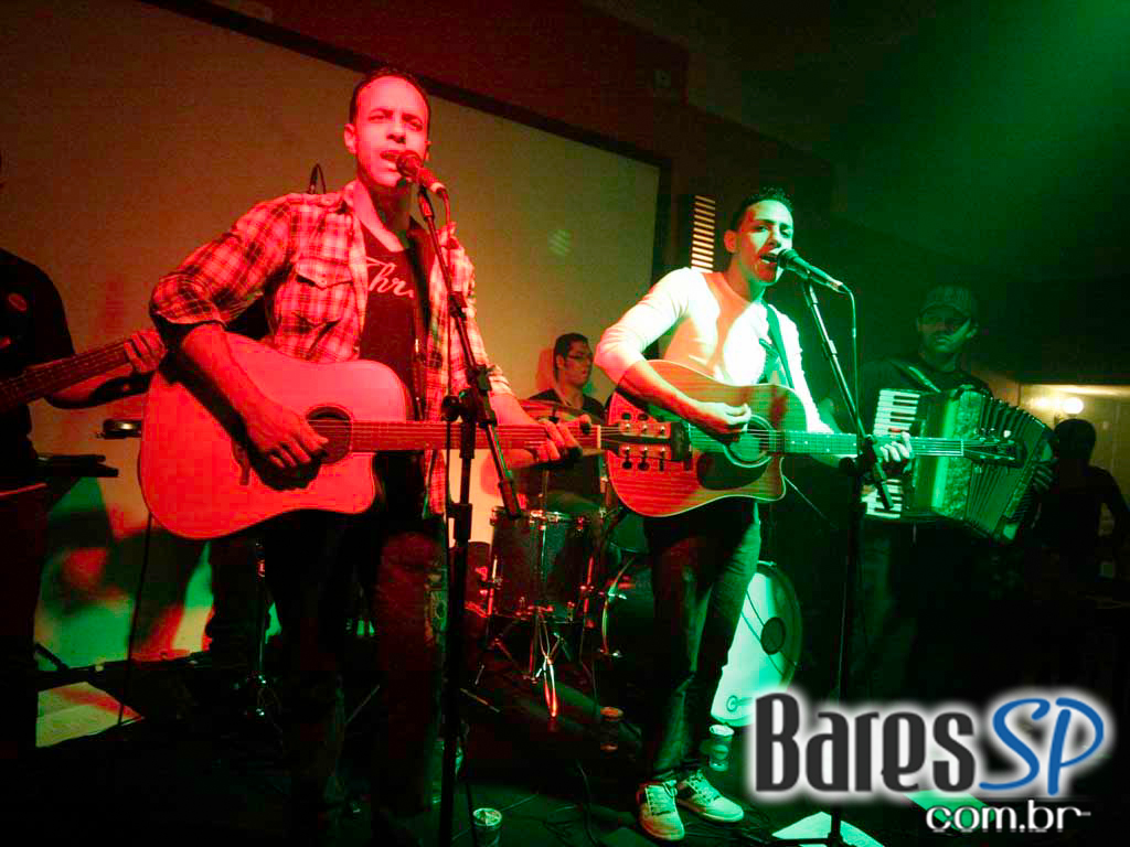 Sertanejo na noite de sábado do Santa Olívia Sertanejo na noite de sábado do Santa Olívia