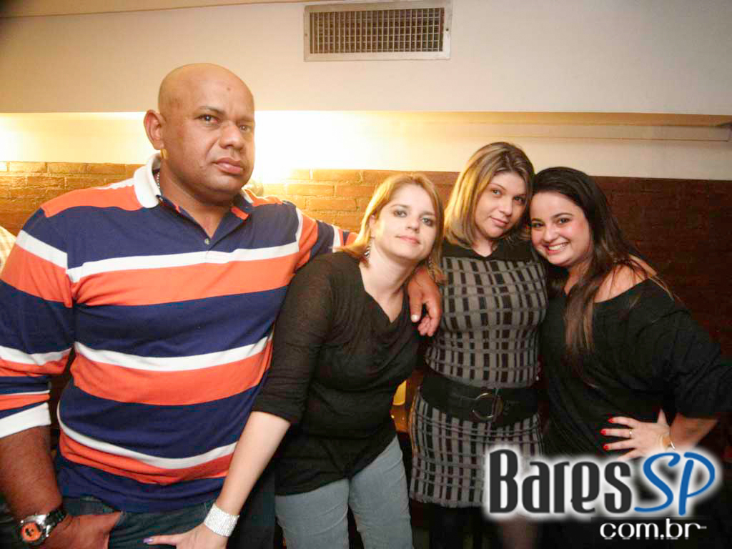 Sertanejo na noite de sábado do Santa Olívia Sertanejo na noite de sábado do Santa Olívia