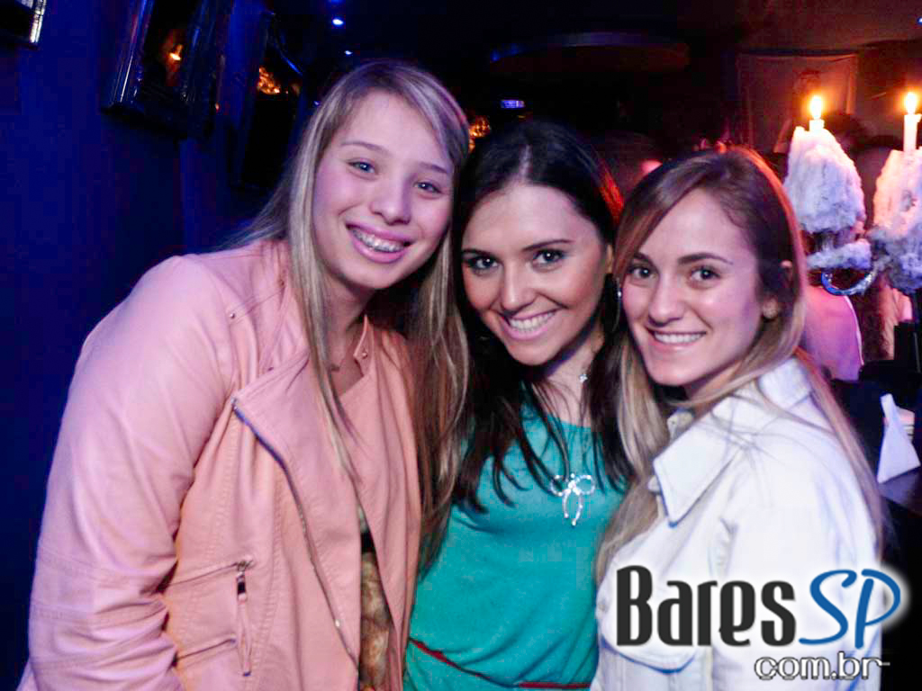 Blue Velvet realizou uma mistura de estilos na festa Mix It Up Blue Velvet realizou uma mistura de estilos na festa Mix It Up