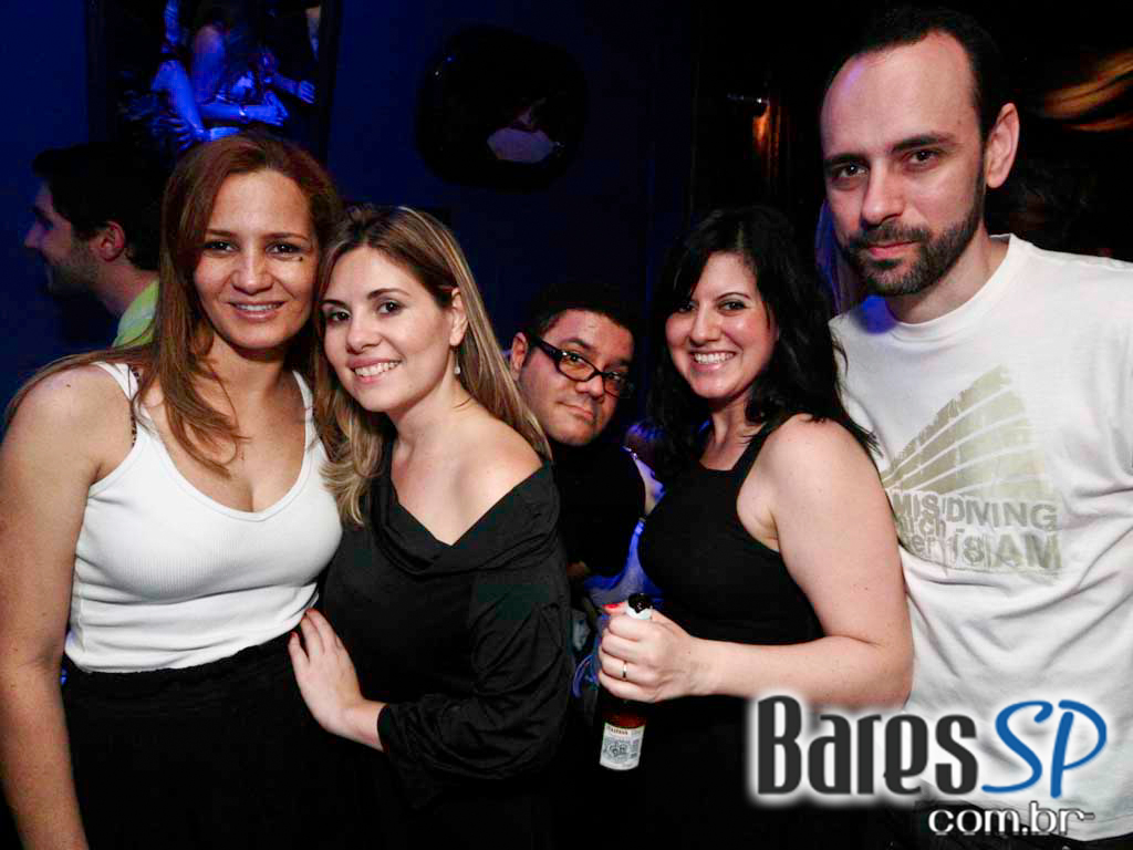 Blue Velvet realizou uma mistura de estilos na festa Mix It Up Blue Velvet realizou uma mistura de estilos na festa Mix It Up