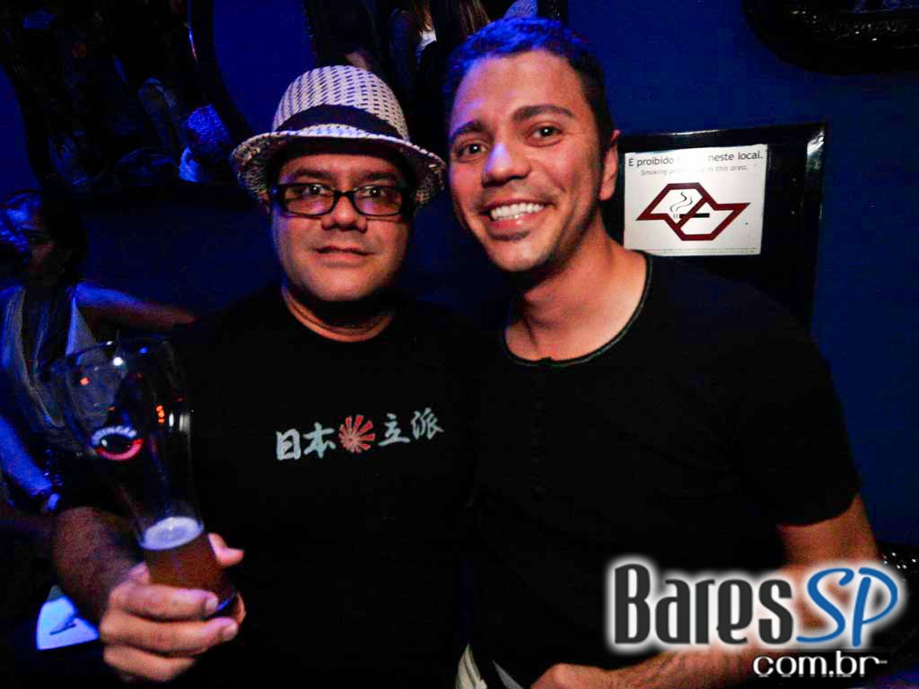 Blue Velvet realizou uma mistura de estilos na festa Mix It Up Blue Velvet realizou uma mistura de estilos na festa Mix It Up