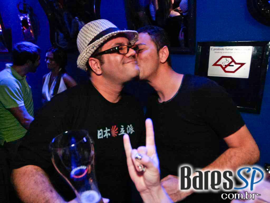 Blue Velvet realizou uma mistura de estilos na festa Mix It Up Blue Velvet realizou uma mistura de estilos na festa Mix It Up