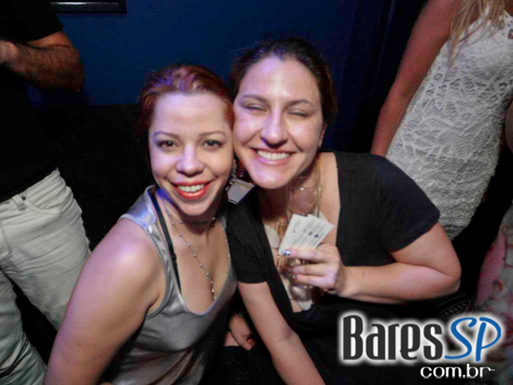 Blue Velvet realizou uma mistura de estilos na festa Mix It Up Blue Velvet realizou uma mistura de estilos na festa Mix It Up