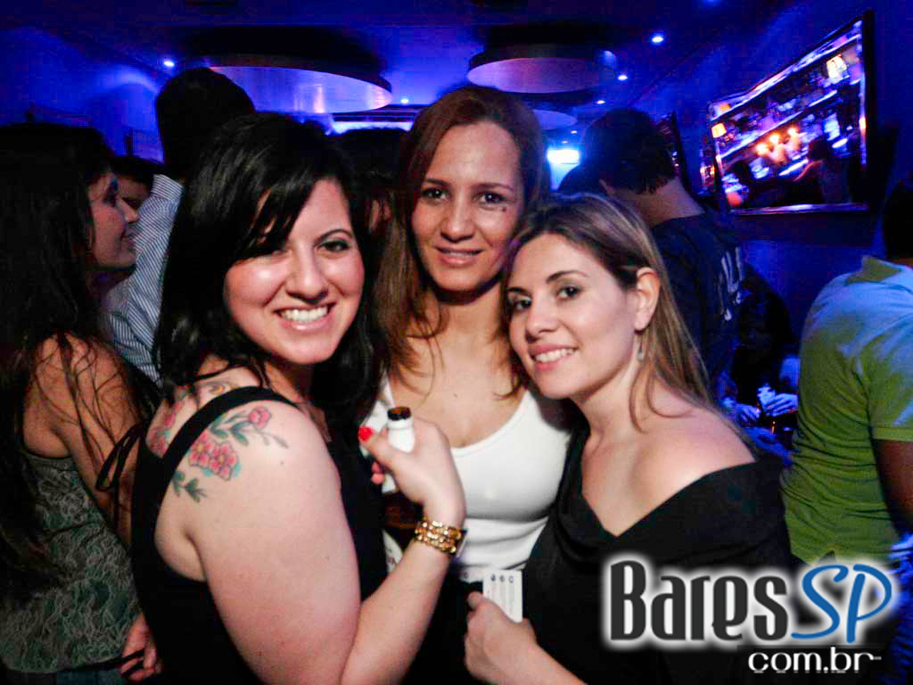 Blue Velvet realizou uma mistura de estilos na festa Mix It Up Blue Velvet realizou uma mistura de estilos na festa Mix It Up