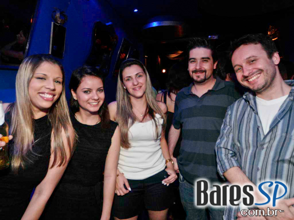 Blue Velvet realizou uma mistura de estilos na festa Mix It Up Blue Velvet realizou uma mistura de estilos na festa Mix It Up