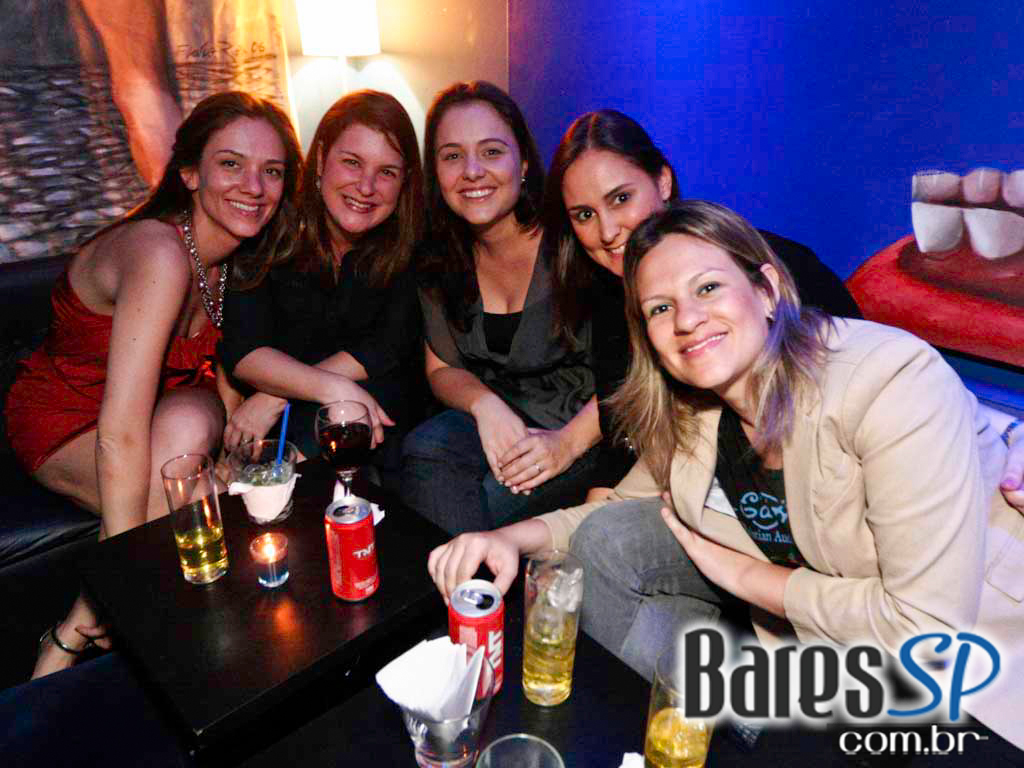 Blue Velvet realizou uma mistura de estilos na festa Mix It Up Blue Velvet realizou uma mistura de estilos na festa Mix It Up