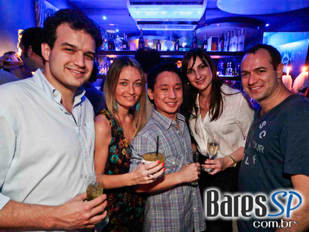 Blue Velvet realizou uma mistura de estilos na festa Mix It Up Blue Velvet realizou uma mistura de estilos na festa Mix It Up