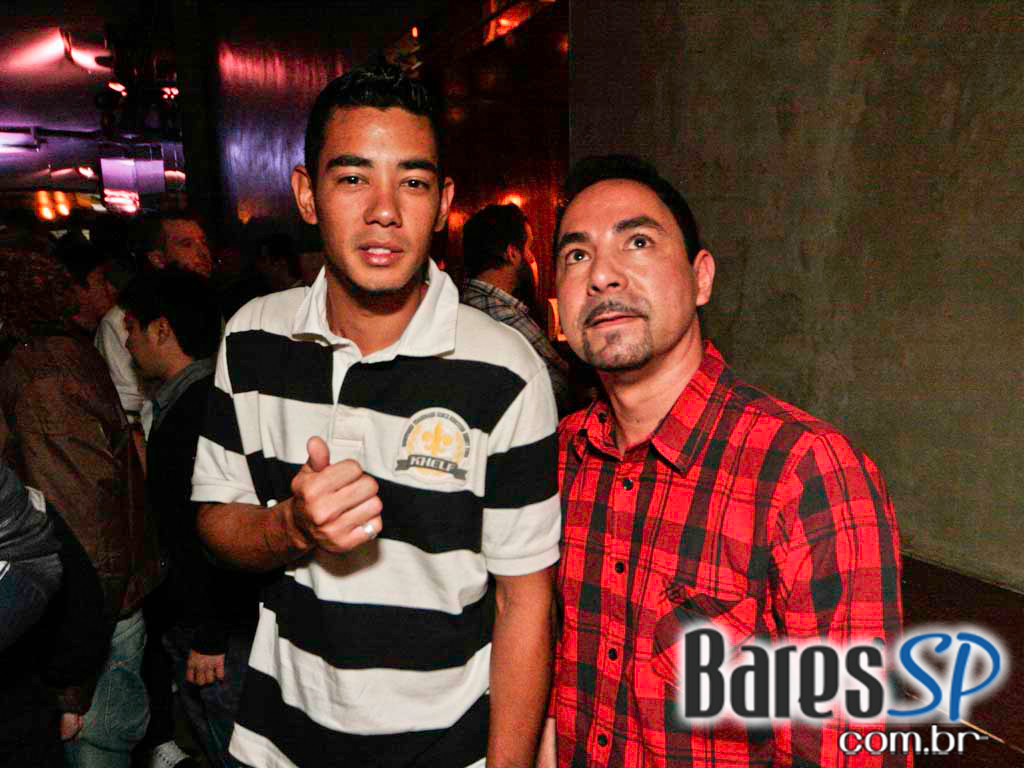 Véspera de feriado, o Clube Glória recebeu DJs que tocaram muito disco, house e suas variações Véspera de feriado, o Clube Glória recebeu DJs que tocaram muito disco, house e suas variações