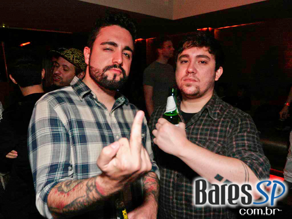 Véspera de feriado, o Clube Glória recebeu DJs que tocaram muito disco, house e suas variações Véspera de feriado, o Clube Glória recebeu DJs que tocaram muito disco, house e suas variações