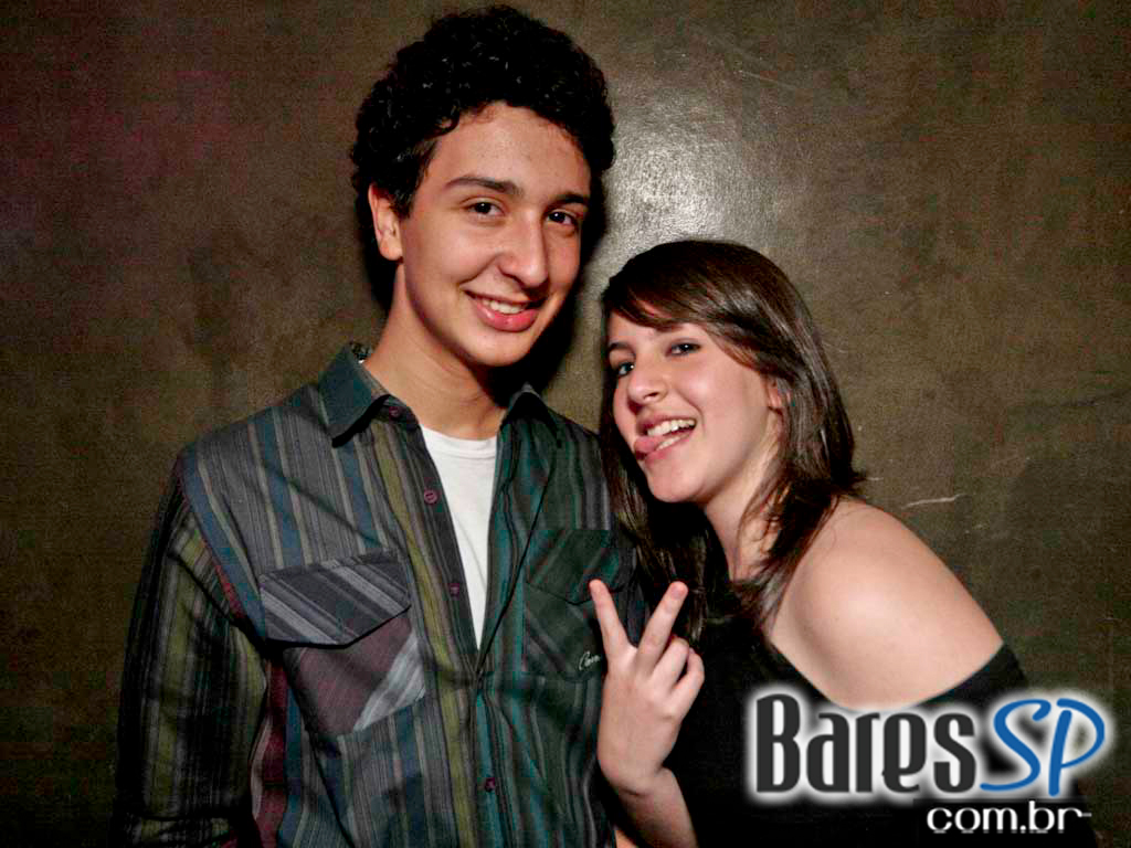 Véspera de feriado, o Clube Glória recebeu DJs que tocaram muito disco, house e suas variações Véspera de feriado, o Clube Glória recebeu DJs que tocaram muito disco, house e suas variações