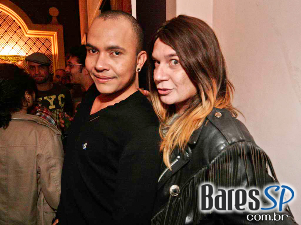 Véspera de feriado, o Clube Glória recebeu DJs que tocaram muito disco, house e suas variações Véspera de feriado, o Clube Glória recebeu DJs que tocaram muito disco, house e suas variações