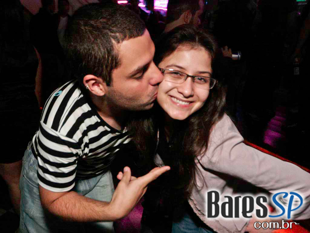 Véspera de feriado, o Clube Glória recebeu DJs que tocaram muito disco, house e suas variações Véspera de feriado, o Clube Glória recebeu DJs que tocaram muito disco, house e suas variações