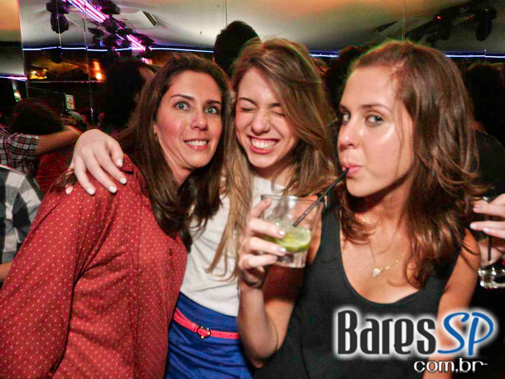 Véspera de feriado, o Clube Glória recebeu DJs que tocaram muito disco, house e suas variações Véspera de feriado, o Clube Glória recebeu DJs que tocaram muito disco, house e suas variações