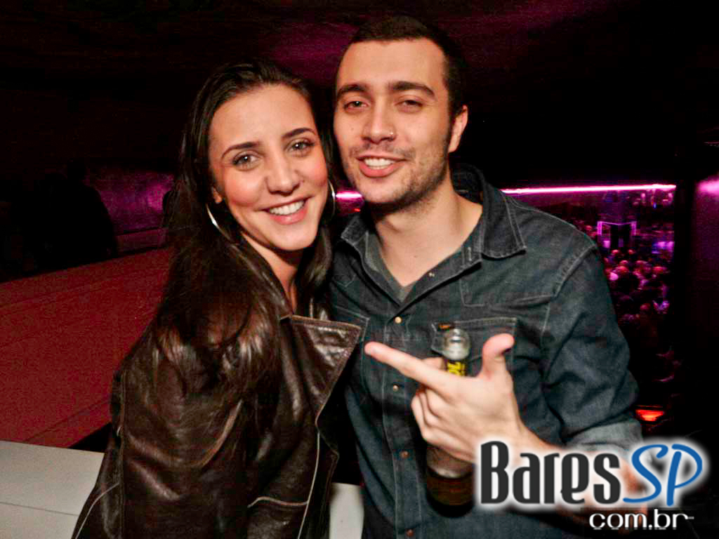 Véspera de feriado, o Clube Glória recebeu DJs que tocaram muito disco, house e suas variações Véspera de feriado, o Clube Glória recebeu DJs que tocaram muito disco, house e suas variações