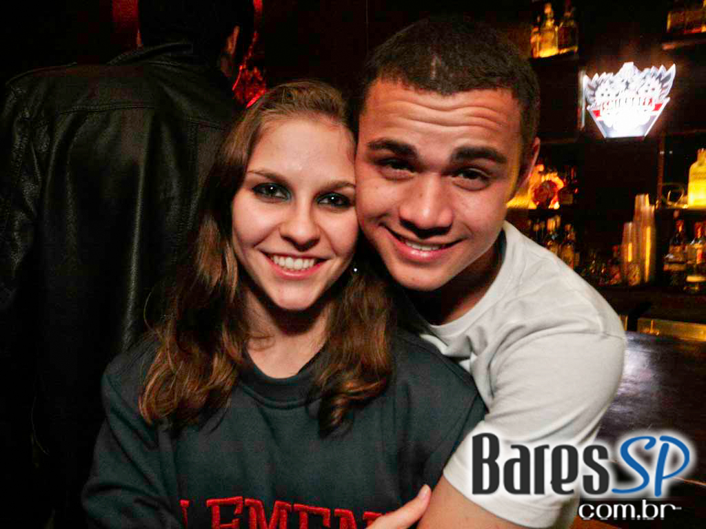 Véspera de feriado, o Clube Glória recebeu DJs que tocaram muito disco, house e suas variações Véspera de feriado, o Clube Glória recebeu DJs que tocaram muito disco, house e suas variações