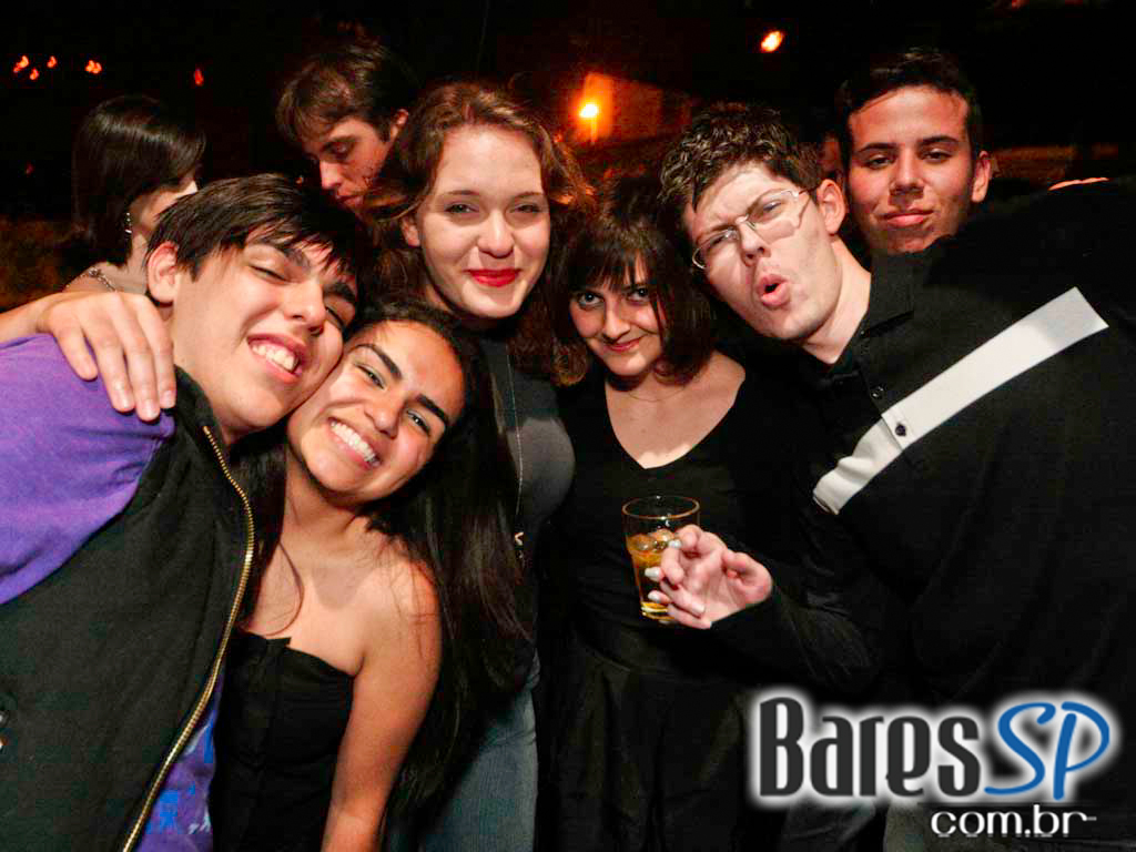 Véspera de feriado, teve noite Six Degrees no Lions Night Club Véspera de feriado, teve noite Six Degrees no Lions Night Club