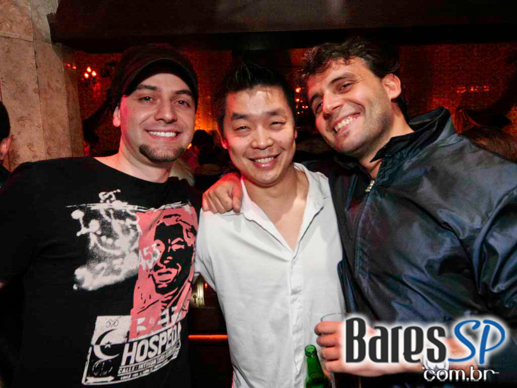 Véspera de feriado, teve noite Six Degrees no Lions Night Club Véspera de feriado, teve noite Six Degrees no Lions Night Club